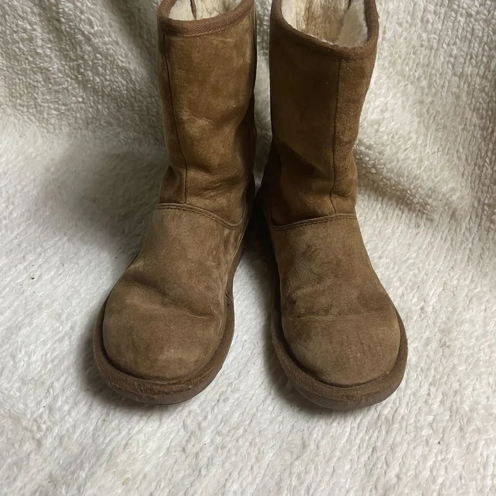 UGG Australia Mayfair Brown Suede Shearling Boots SZ6 side zipper rubber soles.